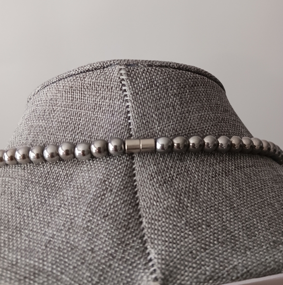 Modernist Hematite Necklace. Metal Beads, Magnetic Clasp - Picture 7 of 7